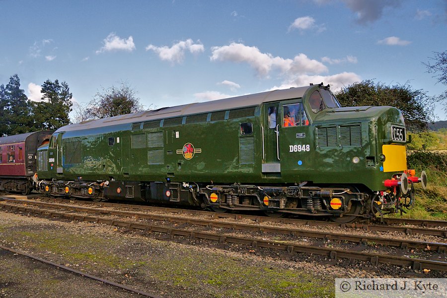 Class 37 Diesel no. D6948 (TOPS 37248) departs Toddington, Gloucestershire Warwickshire Railway