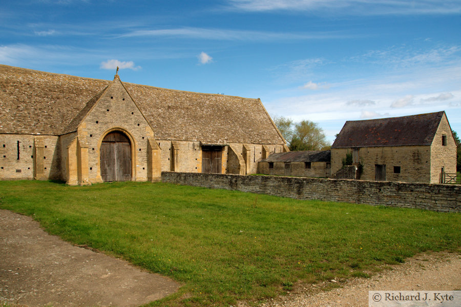 Middle Littleton Tithe Barn, Worcestershire