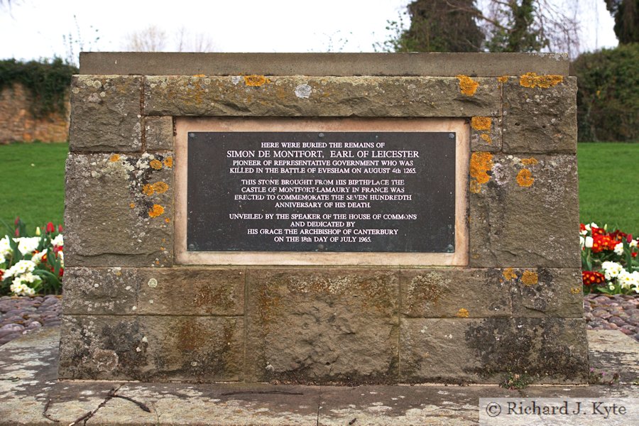 Simon De Montfort Memorial, Abbey Park, Evesham, Worcestershire