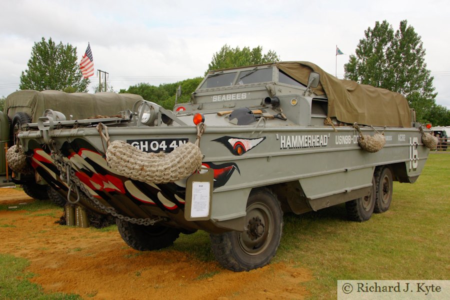 Exhibit Green 159 - GMC DUKH (GH 04 4N), Wartime in the Vale 2015