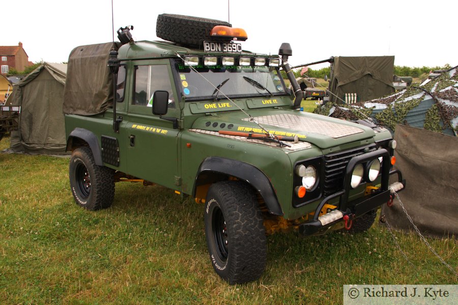 Exhibit Green 190 - Land Rover Series IIA 100 Hybrid (BDN 369C), Wartime in the Vale 2015