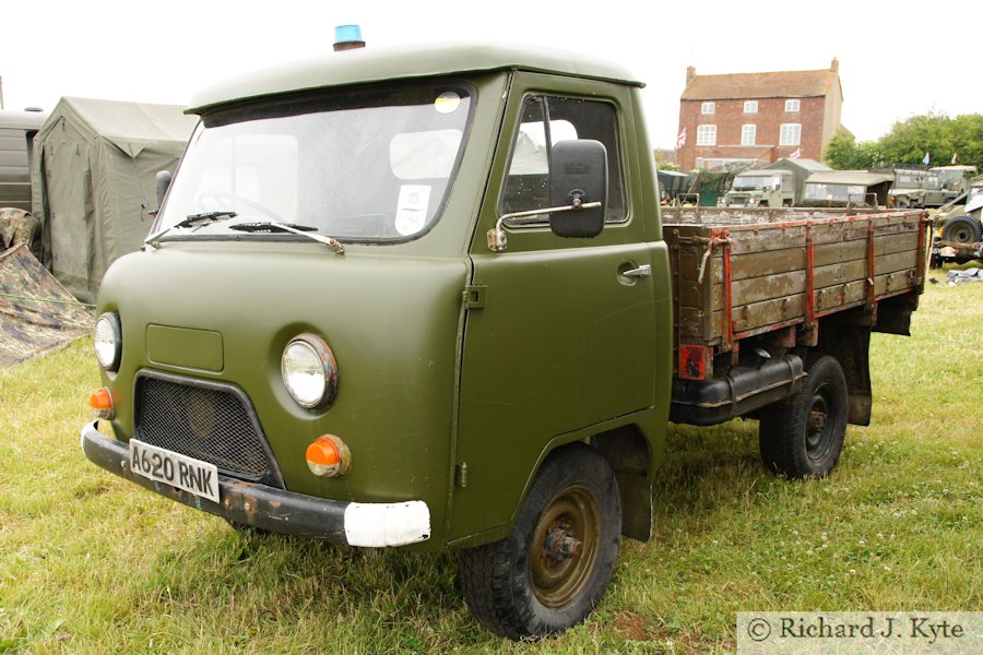 Exhibit Green 318 - UAZ Trackmaster Ambulance (A620 RNK), Wartime in the Vale 2015