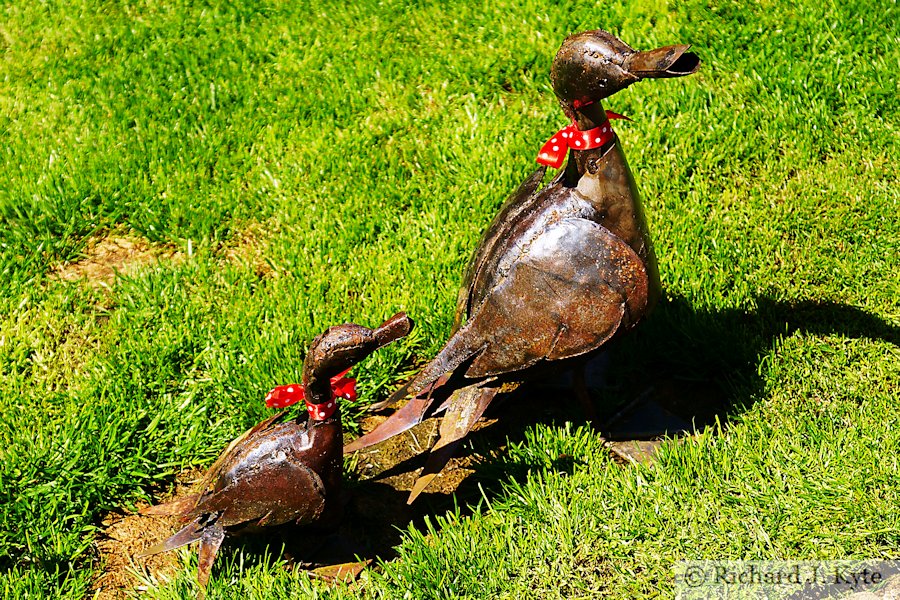 Duck Sculptures, Garden 3 : Court Thatch