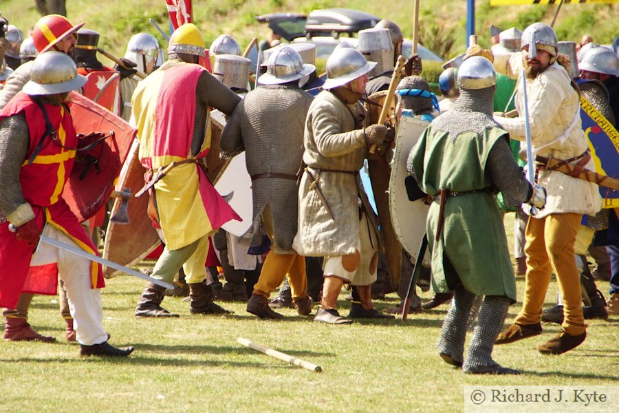 Battle of Evesham 2018 Re-enactment : De Montfort's army is beaten back