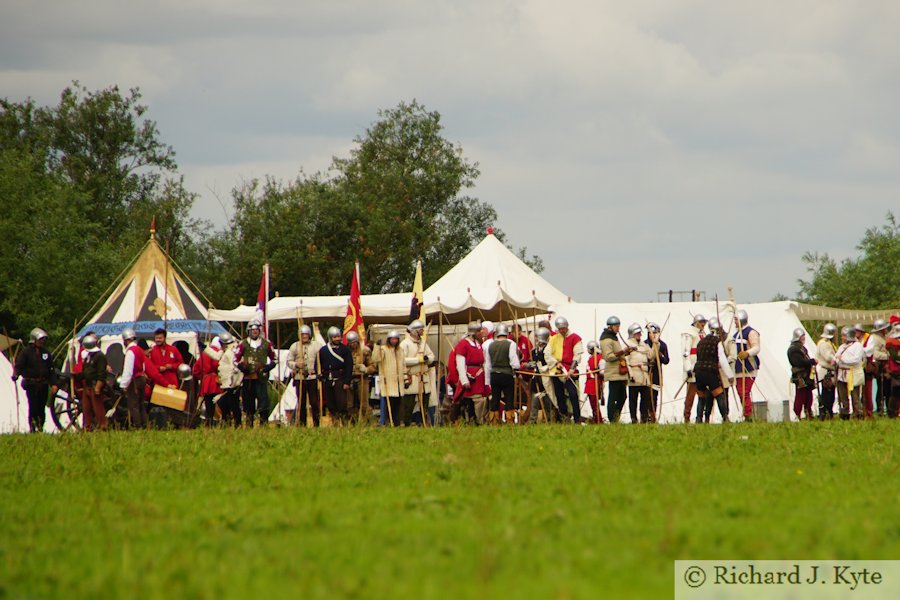 Yorkist Army takes the field, Battle re-enactment, Tewkesbury Medieval Festival 2019