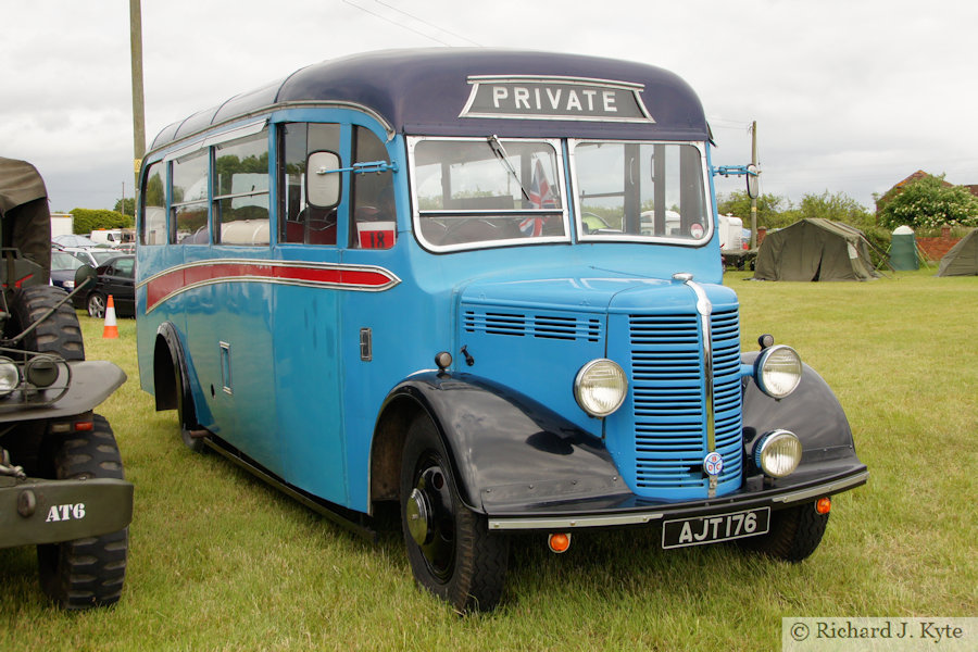 Bedford WTB Bus (AJT 176), Wartime in the Vale 2013