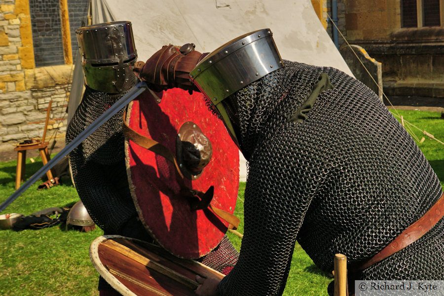 Swordfight, "Daenu Broedr" Re-enactors, Evesham Medieval Market 2020