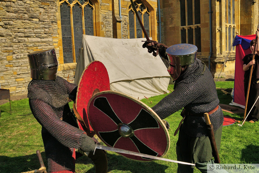 Swordfight, "Daenu Broedr" Re-enactors, Evesham Medieval Market 2020