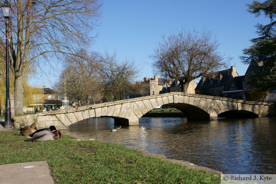 High Bridge, River Windrush, Bourton-on-the-Water, Cotswolds, Gloucestershire