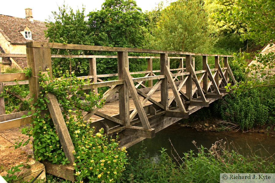 Bridge, River Windrush, Windrush, Cotswolds, Gloucestershire