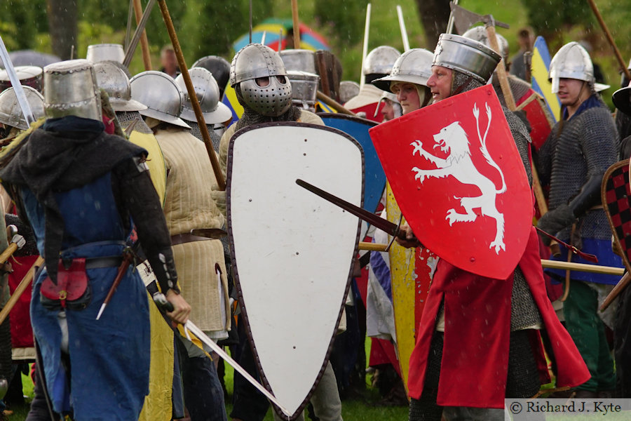 "Simon de Montfort" joins his troops on foot, Battle of Evesham Re-enactment 2021