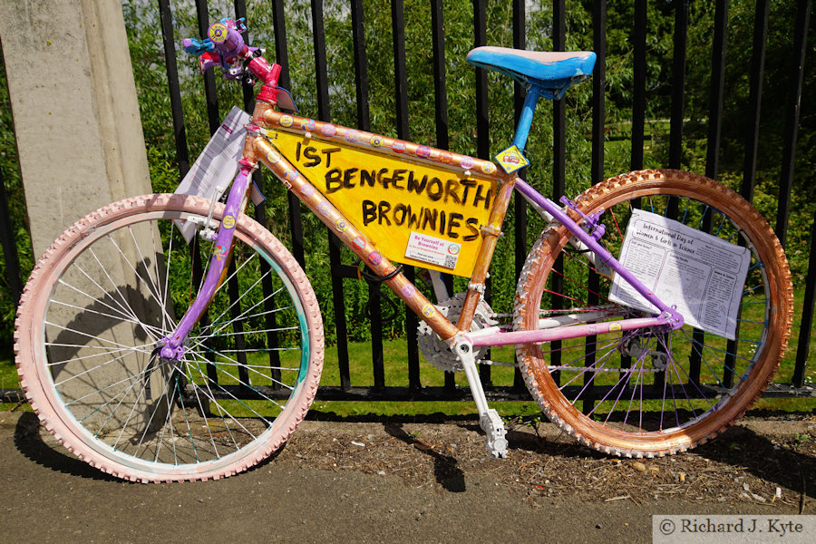 Bike 15: "Be Yourself at Brownies" by 1st Bengeworth Brownies, Vale Active Art 2022
