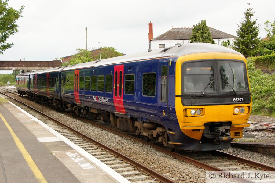 First Great Western Class 166 DMU no. 166207 arrives at Evesham