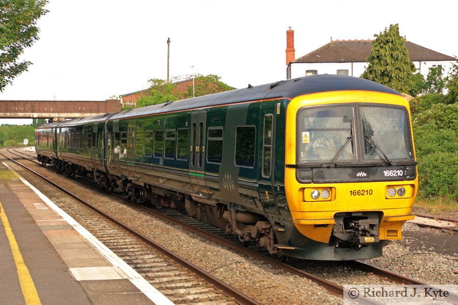 First Great Western Class 166 DMU no. 166210 arrives at Evesham