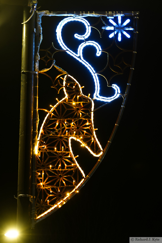 Dog Family Christmas Light, Rynal Place, Evesham, Worcestershire