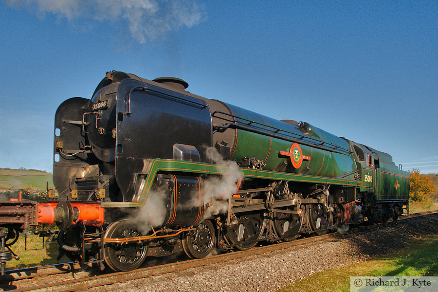 SR Merchant Navy class no. 35006 Peninsular & Oriental S. N. Co arrives at Gotherington, Gloucestershire Warwickshire Railway