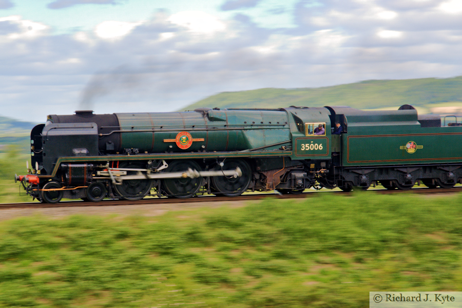 SR Merchant Navy class no. 35006 Peninsular & Oriental S. N. Co arrives at Gotherington, Gloucestershire Warwickshire Railway