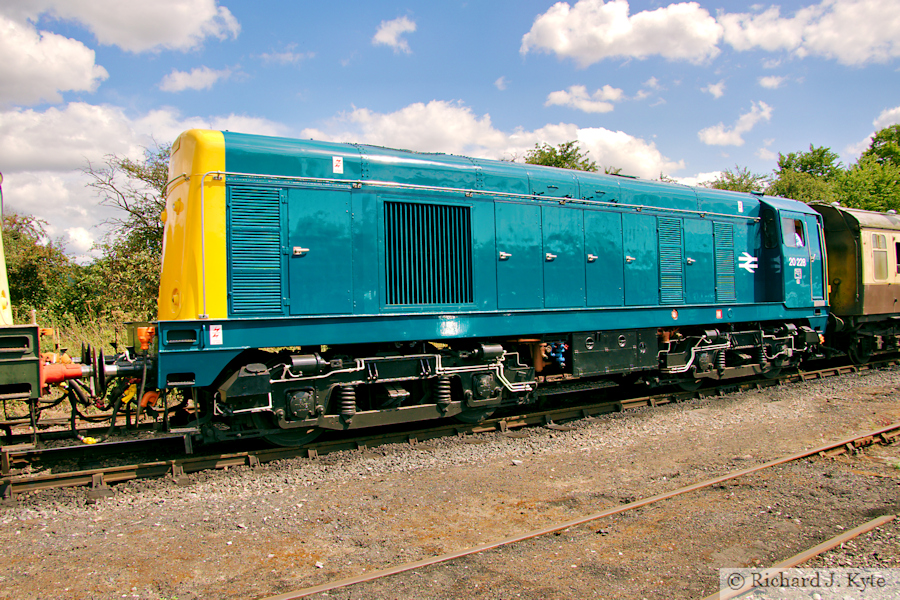Class 20 diesel no. 20228 arrives at Toddington, Gloucestershire Warwickshire Railway<br />