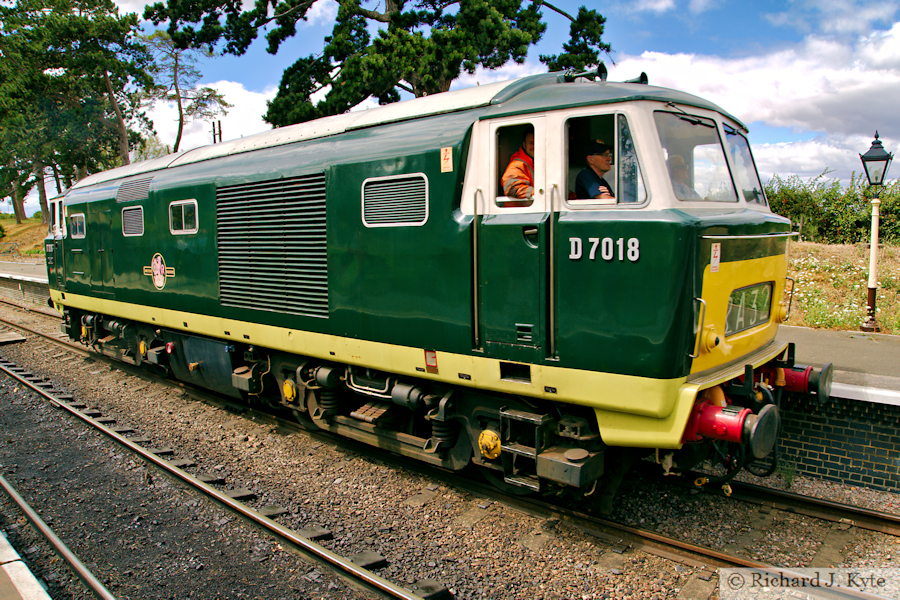 Class 35 Diesel Hydraulic no. D7018 at Cheltenham Racecourse, Gloucestershire Warwickshire Railway