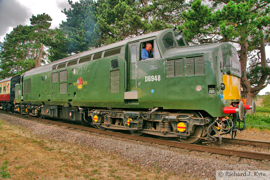 Class 37 Diesel D6948 (TOPS 37248) departs Gotherington, Gloucestershire Warwickshire Railway