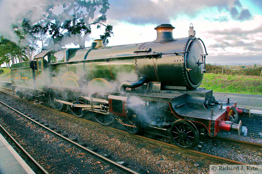 GWR "Castle" class no. 4079 "Pendennis Castle" runs round at Cheltenham Racecourse, Gloucestershire Warwickshire Railway