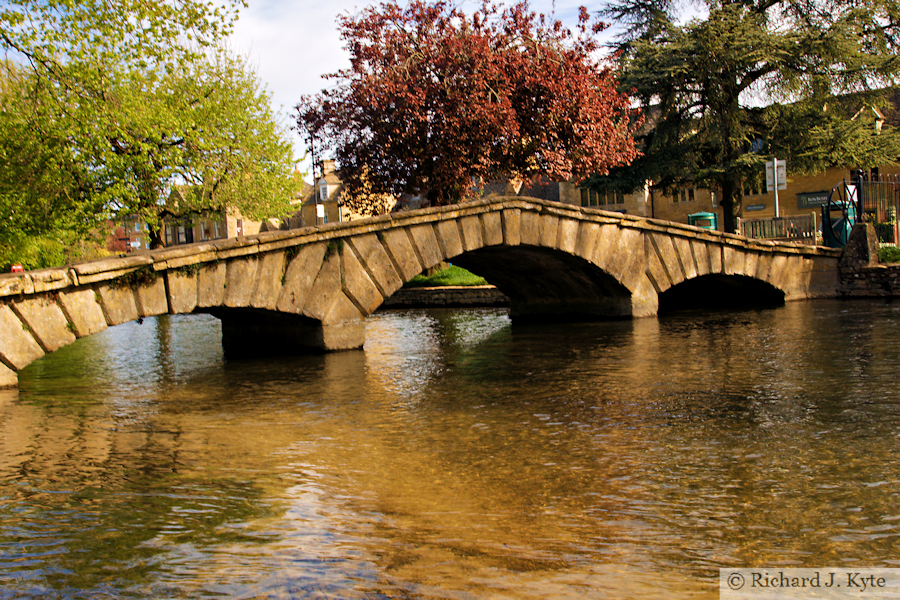 High Bridge, River Windrush, Bourton-on-the-Water, Cotswolds, Gloucestershire