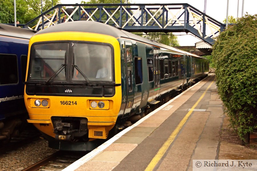 First Great Western Class 166 DMU no. 166214 departs Evesham